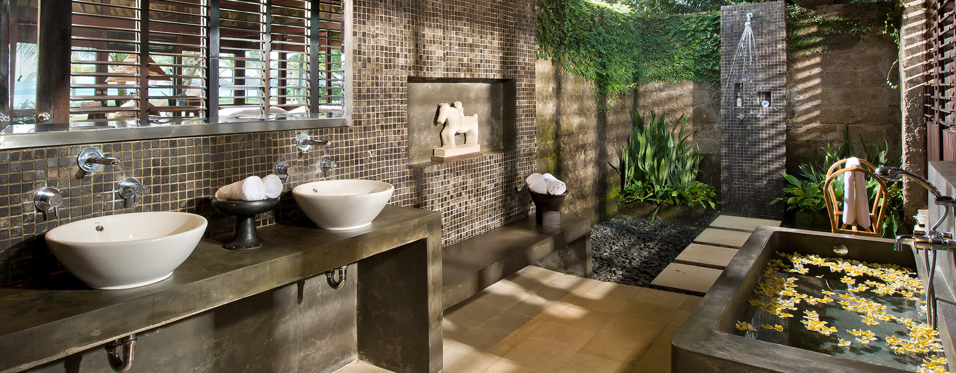 Atas Ombak - Bungalow bathroom two